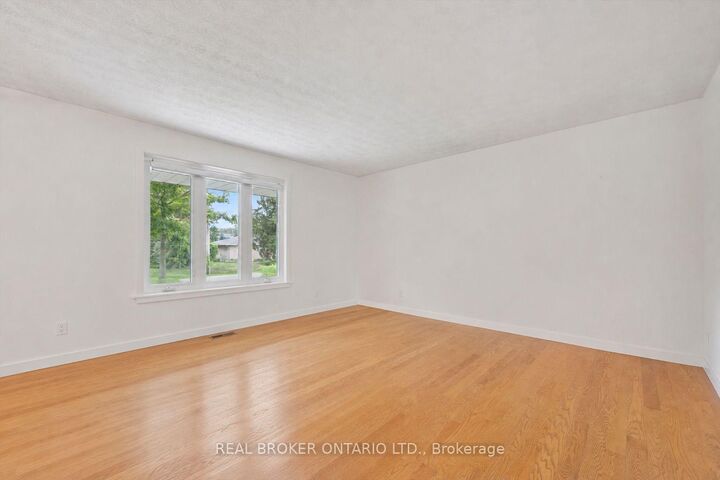 Property Photo: 27 Dawson Drive ON N2Z 2X6