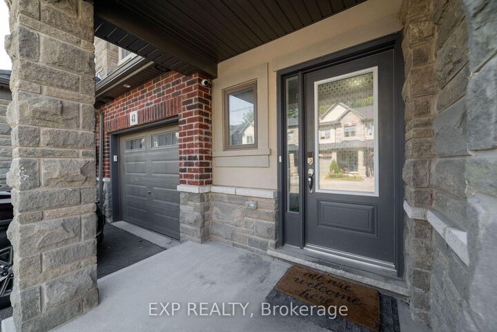 Property Photo:  324 Equestrian Way 44 (Main)  ON N3E 0E2 