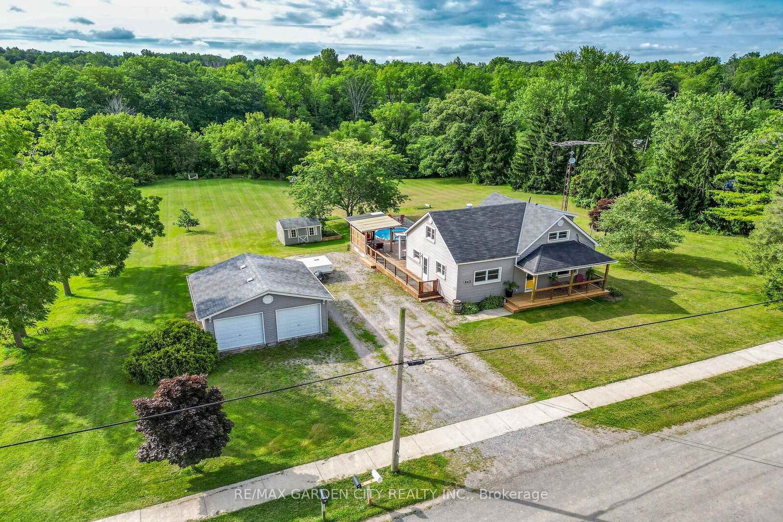 Property Photo: 843 Lyons Creek Road ON L3B 5N4