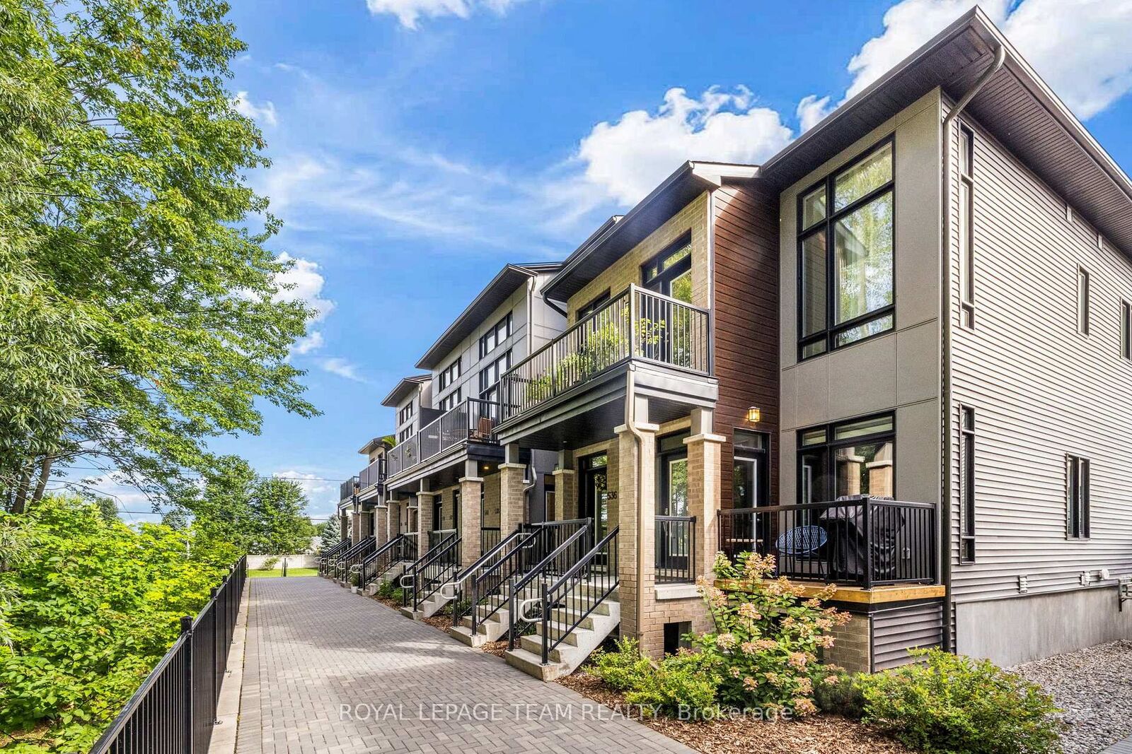 Property Photo:  538 Crescendo Private 32  ON K1X 0E4 