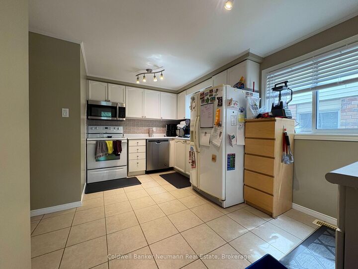 Property Photo:  120 Moss Place Upper  ON N1G 4V4 
