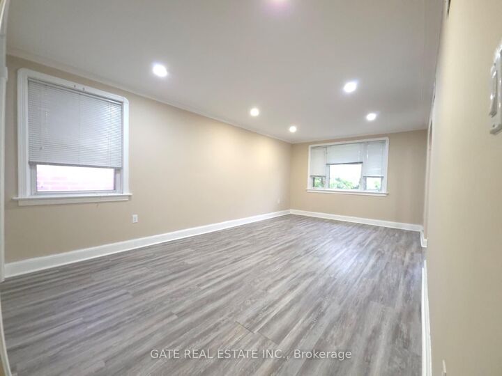 Property Photo: 377 Ellerslie Avenue ON M2R 1B8