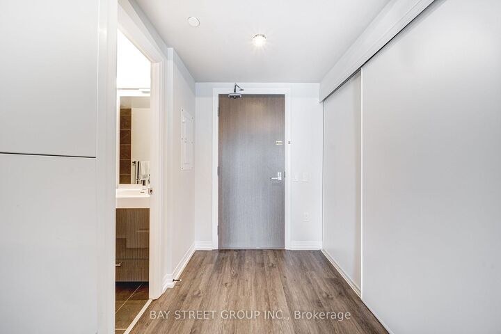 Property Photo: 251 Jarvis Street 3809 ON M5B 0C3
