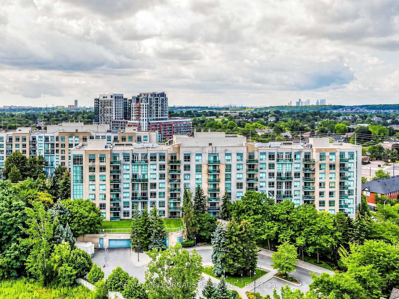Property Photo: 3 Ellesmere Street 713 ON L4B 4N2