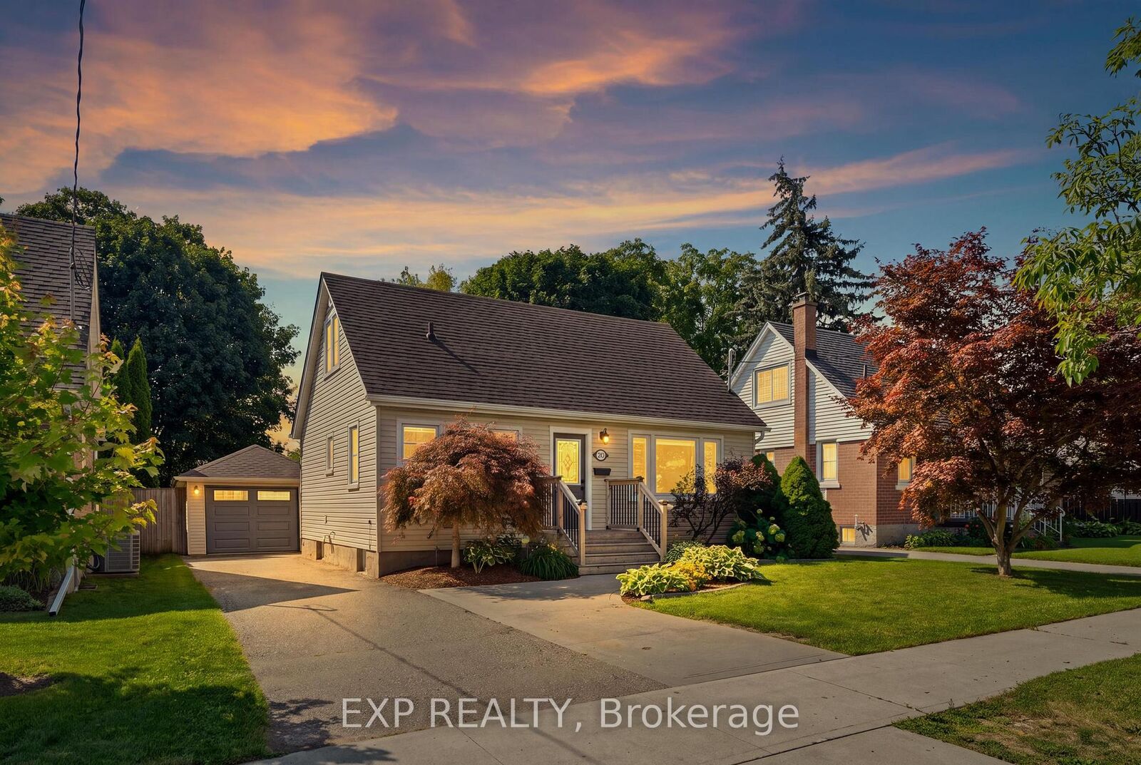 Property Photo:  20 Hillview Street  ON N2H 5P8 