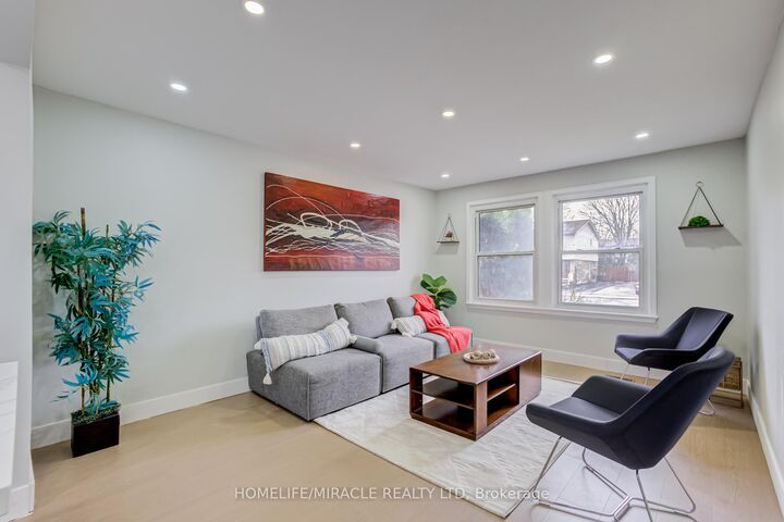 Property Photo: 122 Ormond Drive ON L1G 6T4