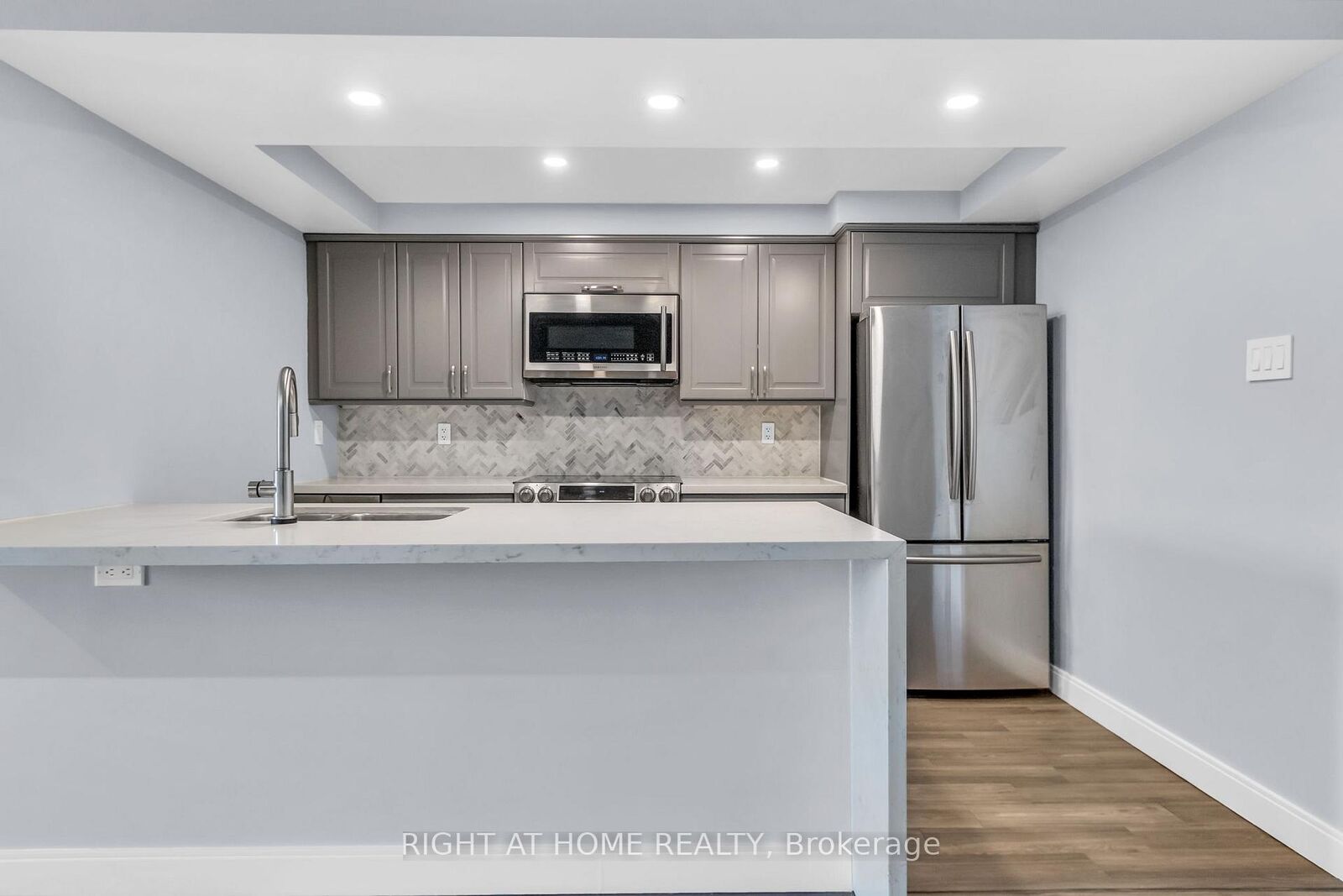 Property Photo: 356 McRae Drive 406 ON M4G 4G4