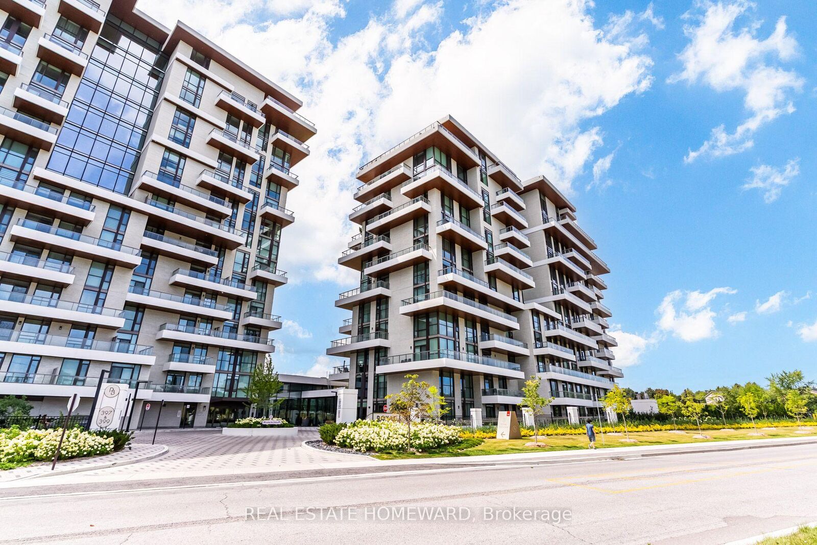 Property Photo:  397 Royal Orchard Boulevard E 808  ON L3T 0H3 