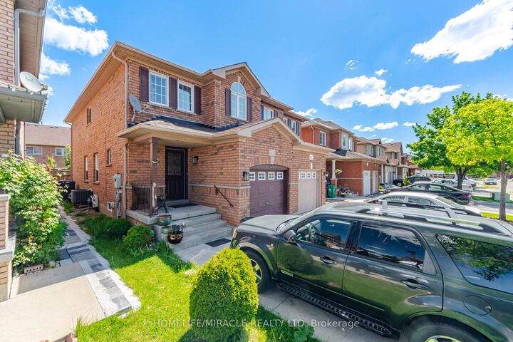 Property Photo: 45 Ridgefield Court ON L6P 1B4
