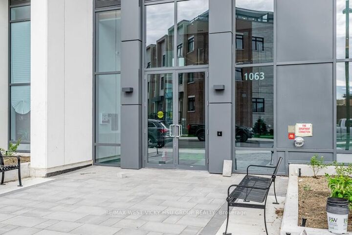 Property Photo:  1063 Douglas McCurdy Comm Circle 1006  ON L5G 0C5 