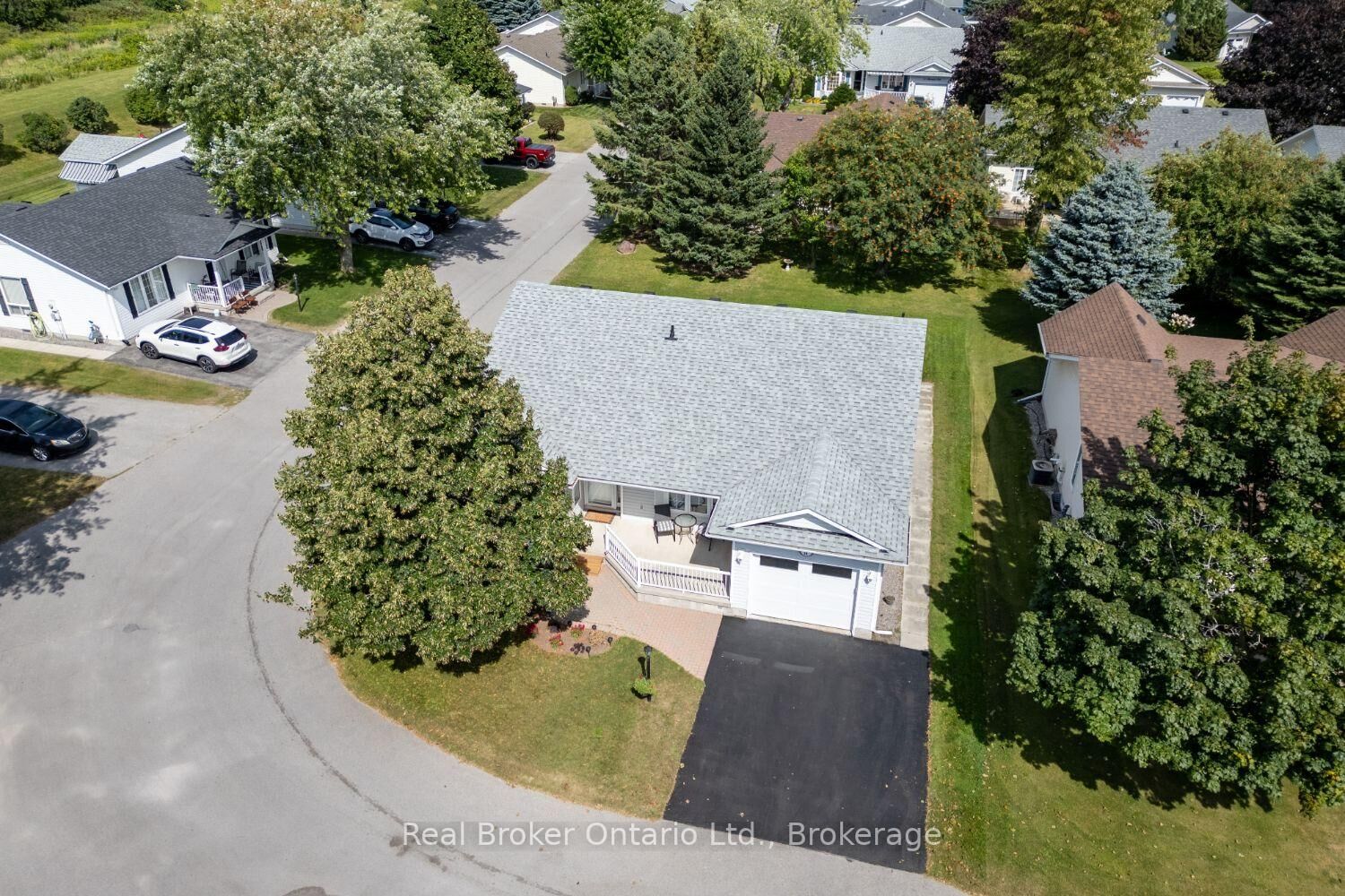 Property Photo:  10 Niagara Trail  ON L1B 1A2 