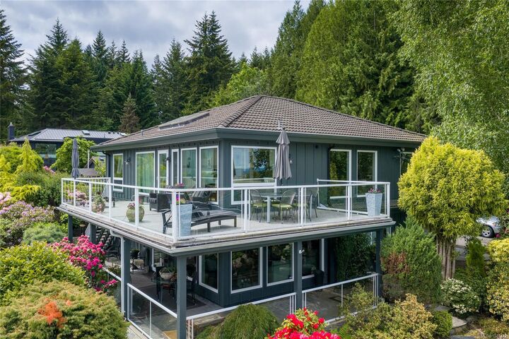 Property Photo: 372 Crescent Rd W BC V9K 1J7