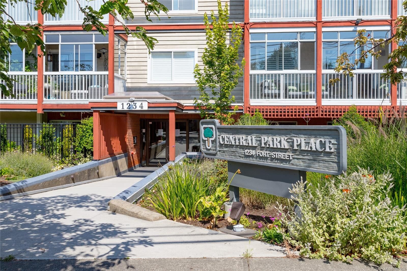 Property Photo: 1234 Fort St #201 BC V8Y 2M9
