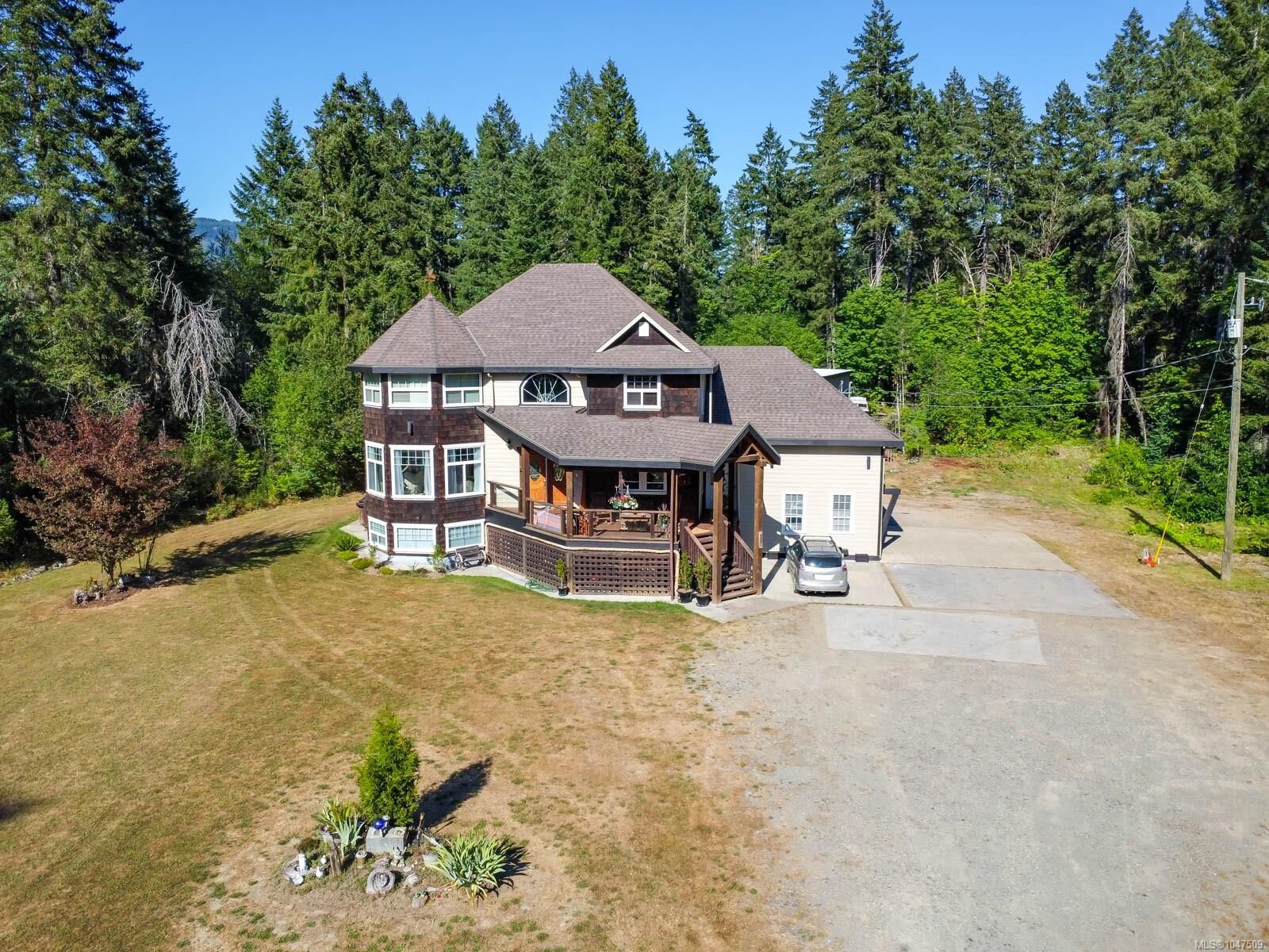 Property Photo: 6091 Beaver Creek Rd BC V9Y 8X4
