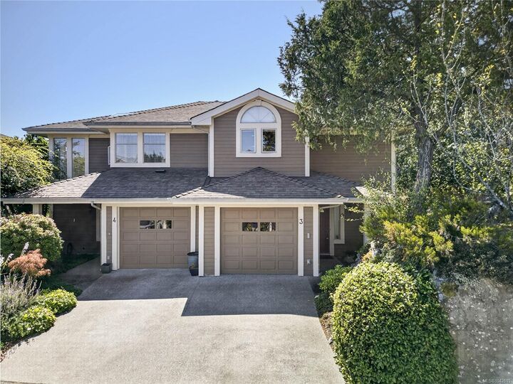 Property Photo: 111 Fulford-Ganges Rd #3 BC V8K 2R9