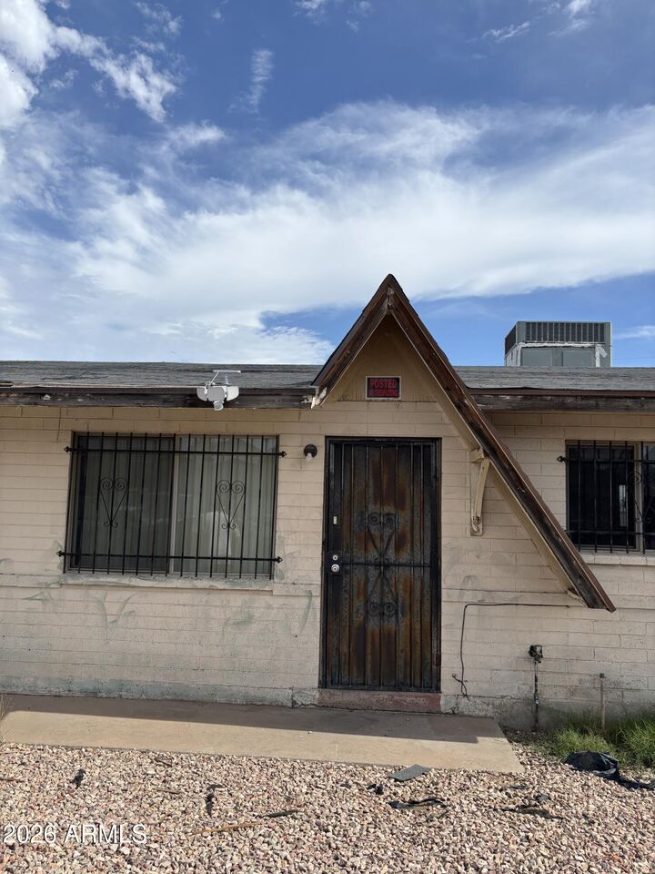 Property Photo: 2108 E Alta Vista Road AZ 85042