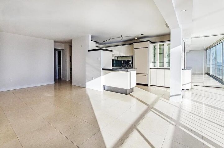 Property Photo:  150 24th Street 407  BC V7V 4G8 