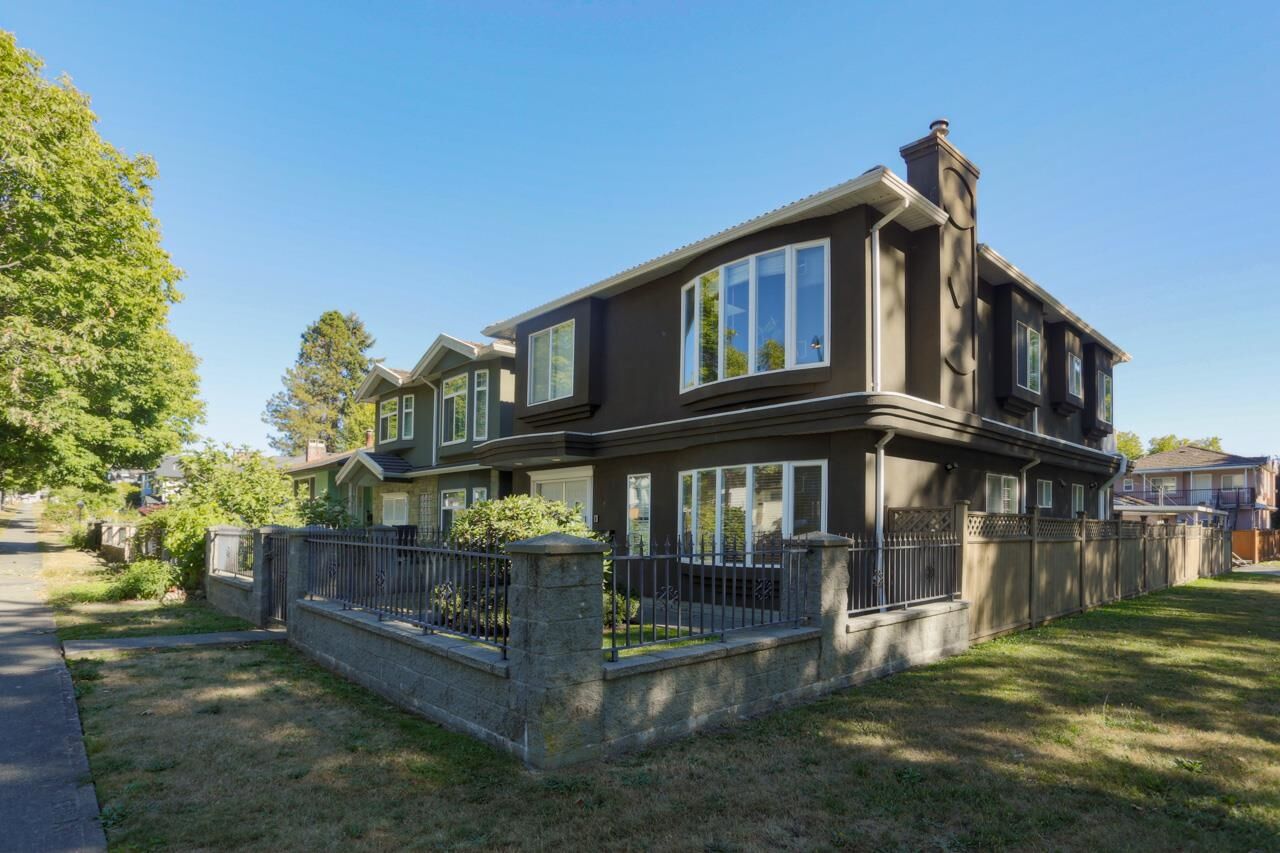 Photo de la propriété: 1808 E 51st Avenue BC V5P 1V9