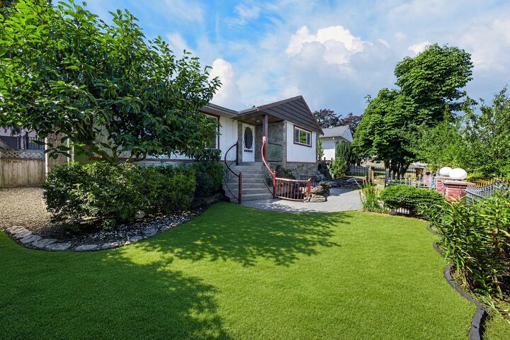 4116 Gilpin Crescent — photo 1