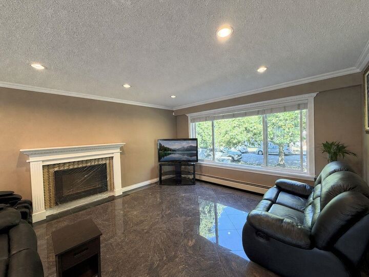 Property Photo: 5885 Lincoln Street BC V5R 4P8