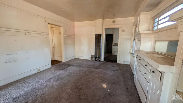 Property Photo:  810 N Street  CA 93304 