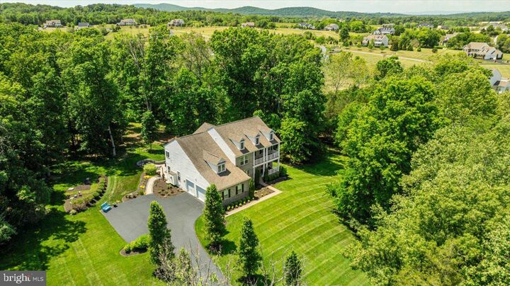 Property Photo: 40753 Greyhouse Place VA 20175