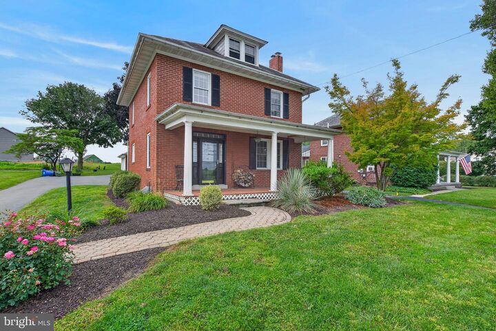 Property Photo:  832 Village Road  PA 17602 