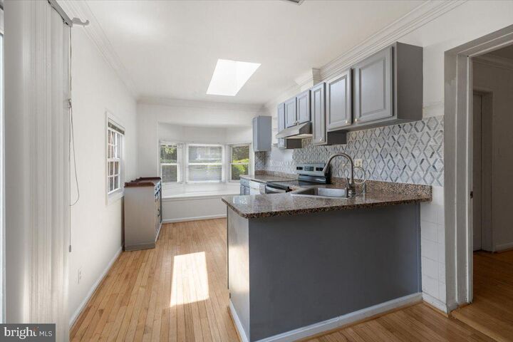 Property Photo: 202 S Cherry Street VA 22042