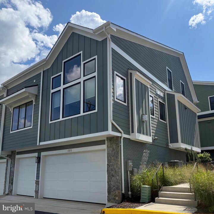 Property Photo: 111 Courthouse Road SW 6 VA 22180