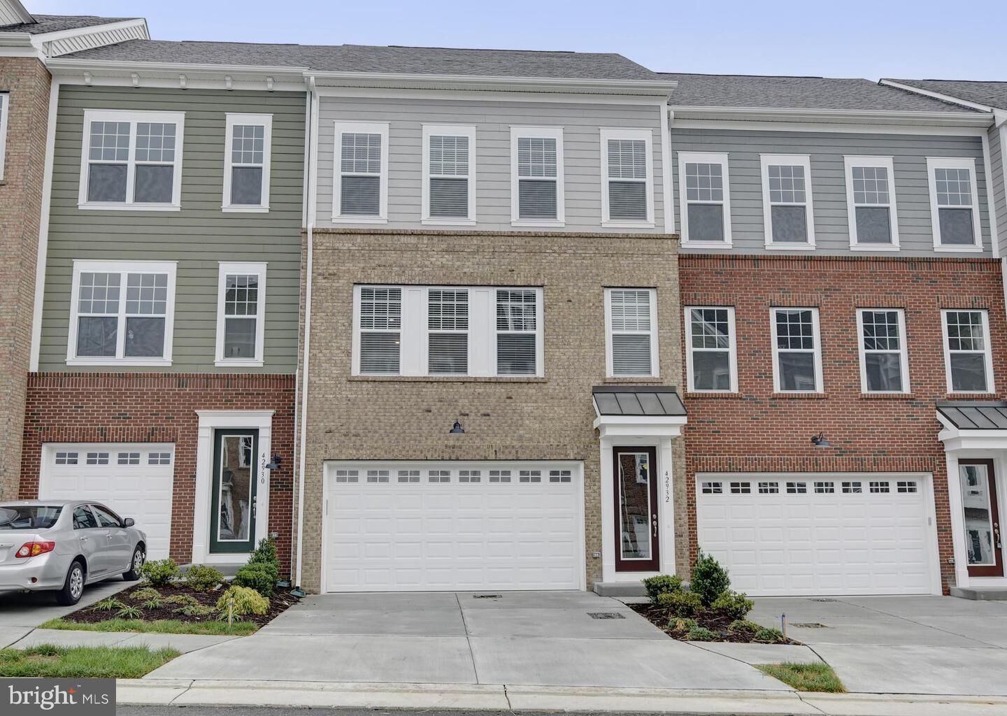 Property Photo:  42932 Running Creek Square  VA 20175 