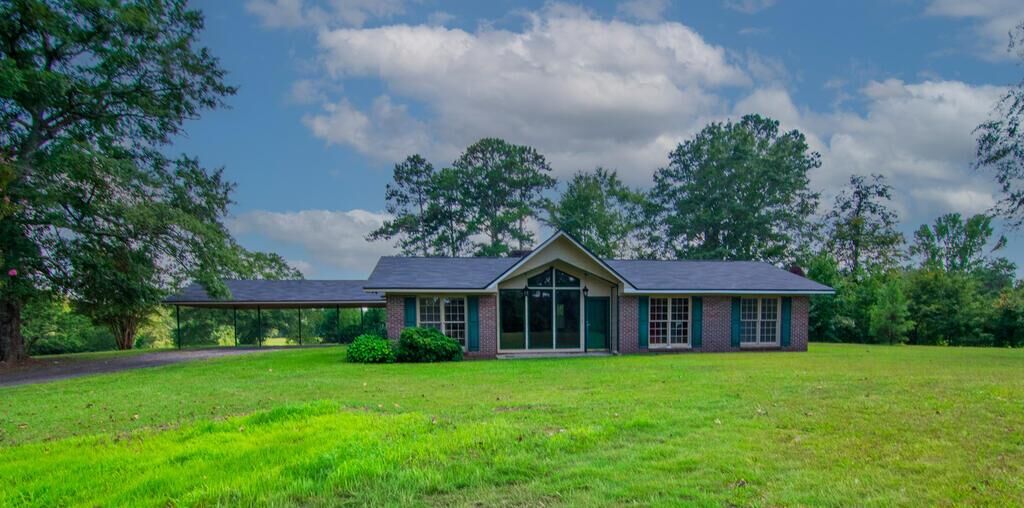 Property Photo:  616 Twin Lakes Road  GA 31831 