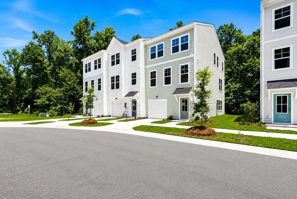 Property Photo: 475 Caledon Court SC 29455
