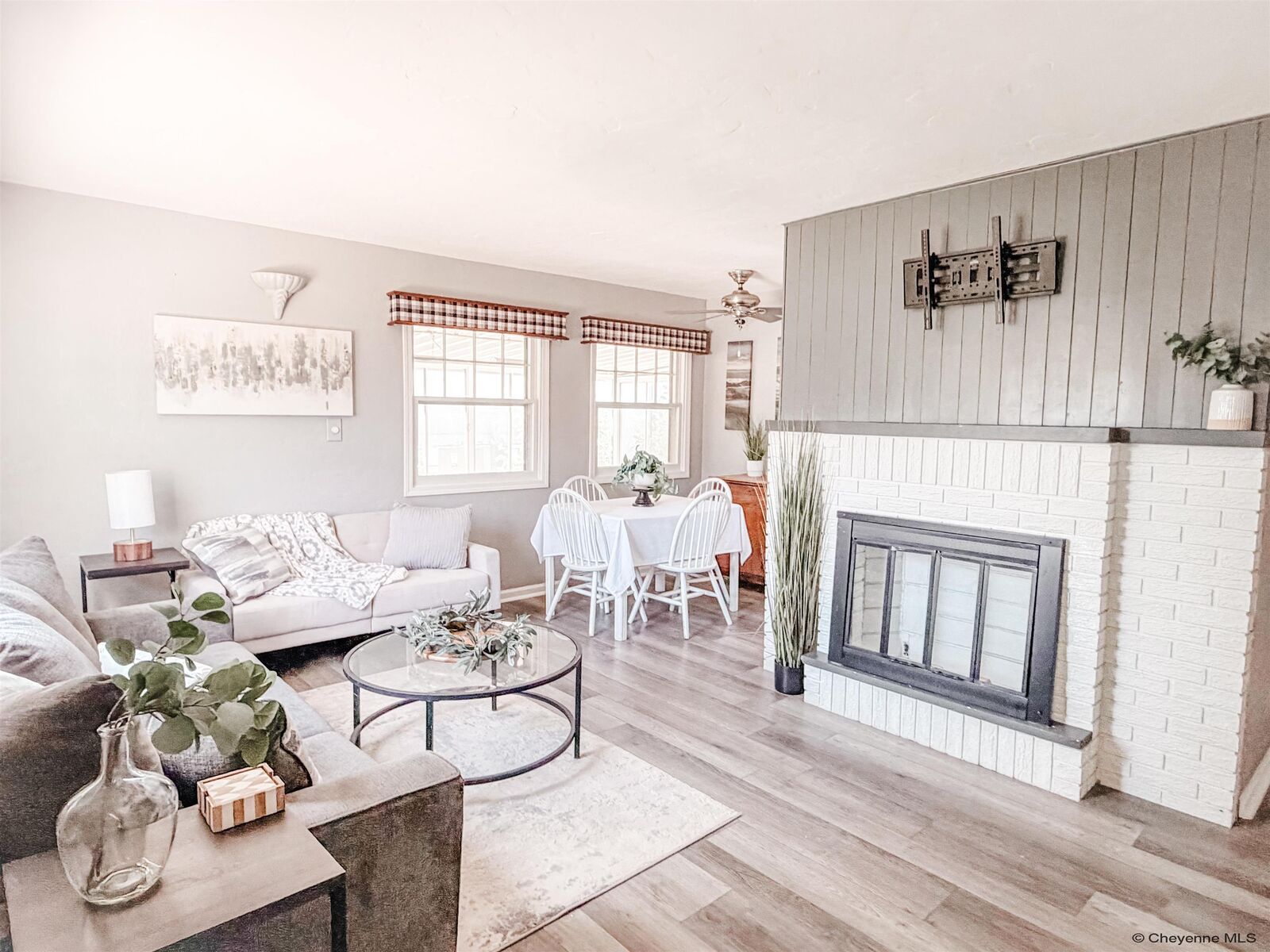 Property Photo:  1906 E 21st St  WY 82201 