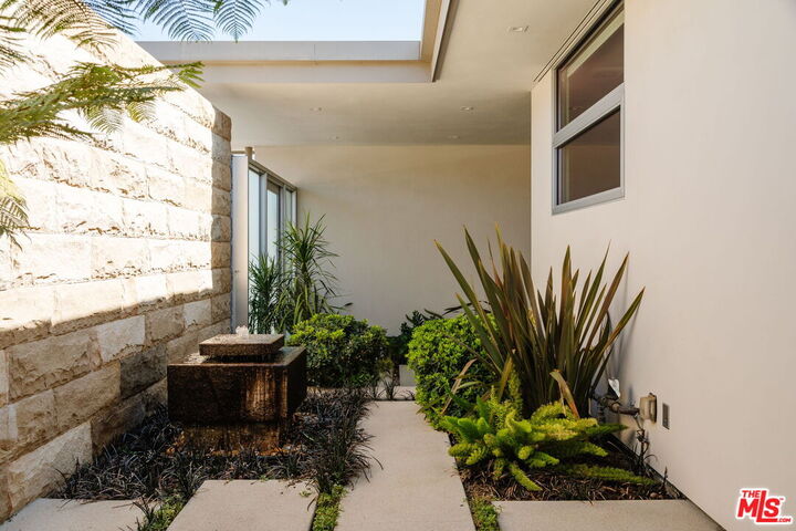 Property Photo: 3642 Beverly Ridge Dr CA 91423