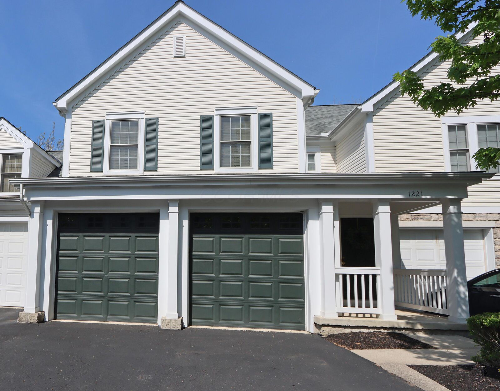 Property Photo: 1221 Sanctuary Place OH 43230