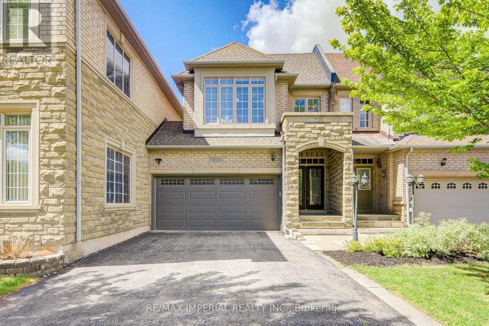 Property Photo: 1233 Agram Drive ON L6H 7P1