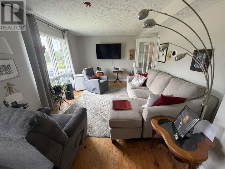 Property Photo:  3 Stewart Cres  ON P5A 3C3 