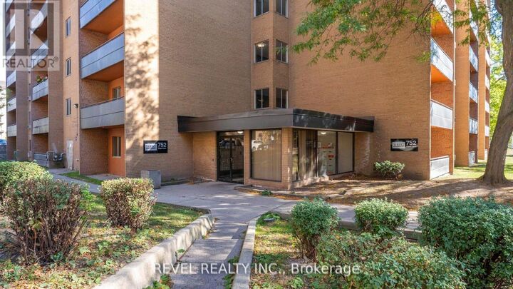 Property Photo:  752 Kipps Lane 809  ON N5Y 4V4 
