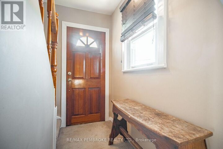 Property Photo:  561 Hamilton Street West  ON K8A 6N9 