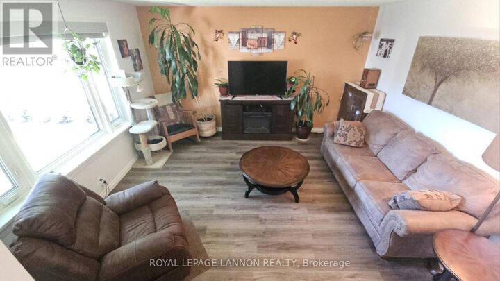 Property Photo:  1820 Hamilton Avenue  ON P7E 4Y1 