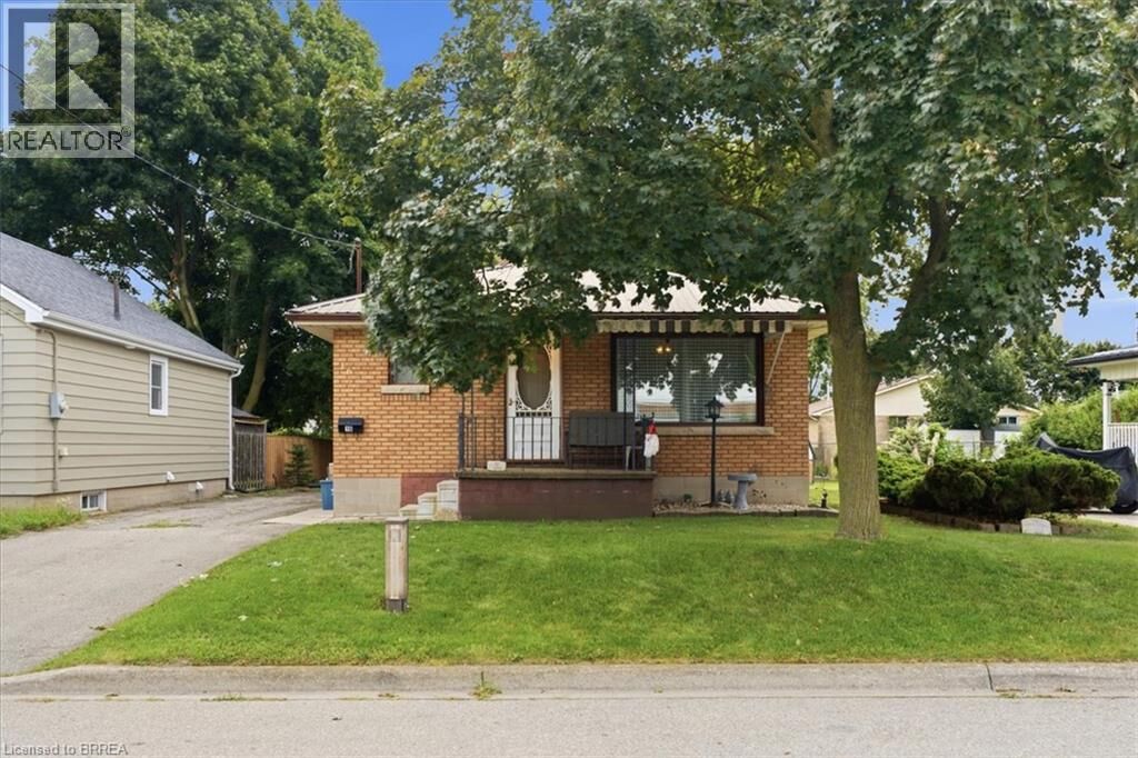 Property Photo:  16 Mintern Avenue  ON N3S 1K6 
