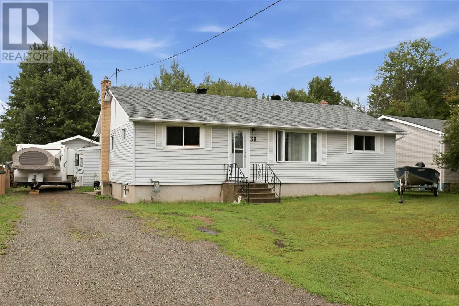 Property Photo: 39 Park St ON P6A 5G7