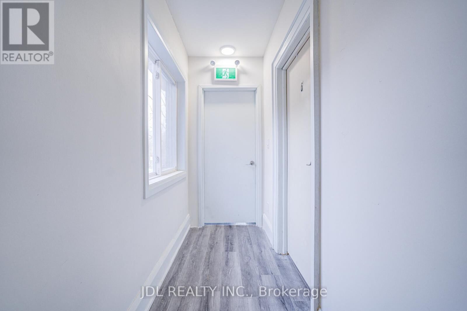Property Photo:  5 Sorauren Avenue 6  ON M6R 2C6 