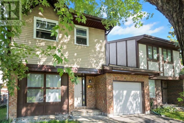 Property Photo: 2523 Hunters Point Crescent ON K1T 2A3