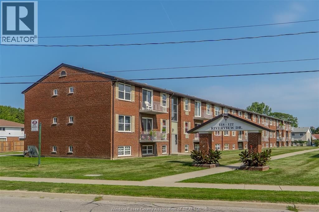 Property Photo:  118 Riverview Drive 512  ON N7M 1A5 