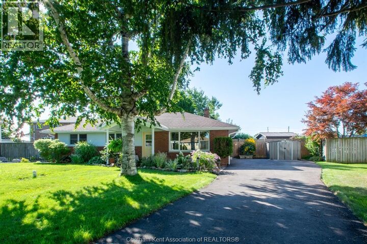 Property Photo:  11 Oriole Parkway  ON N7M 5J5 