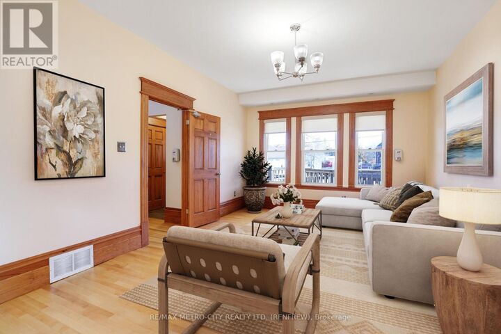 Property Photo:  94 Argyle Street North  ON K7V 1S9 