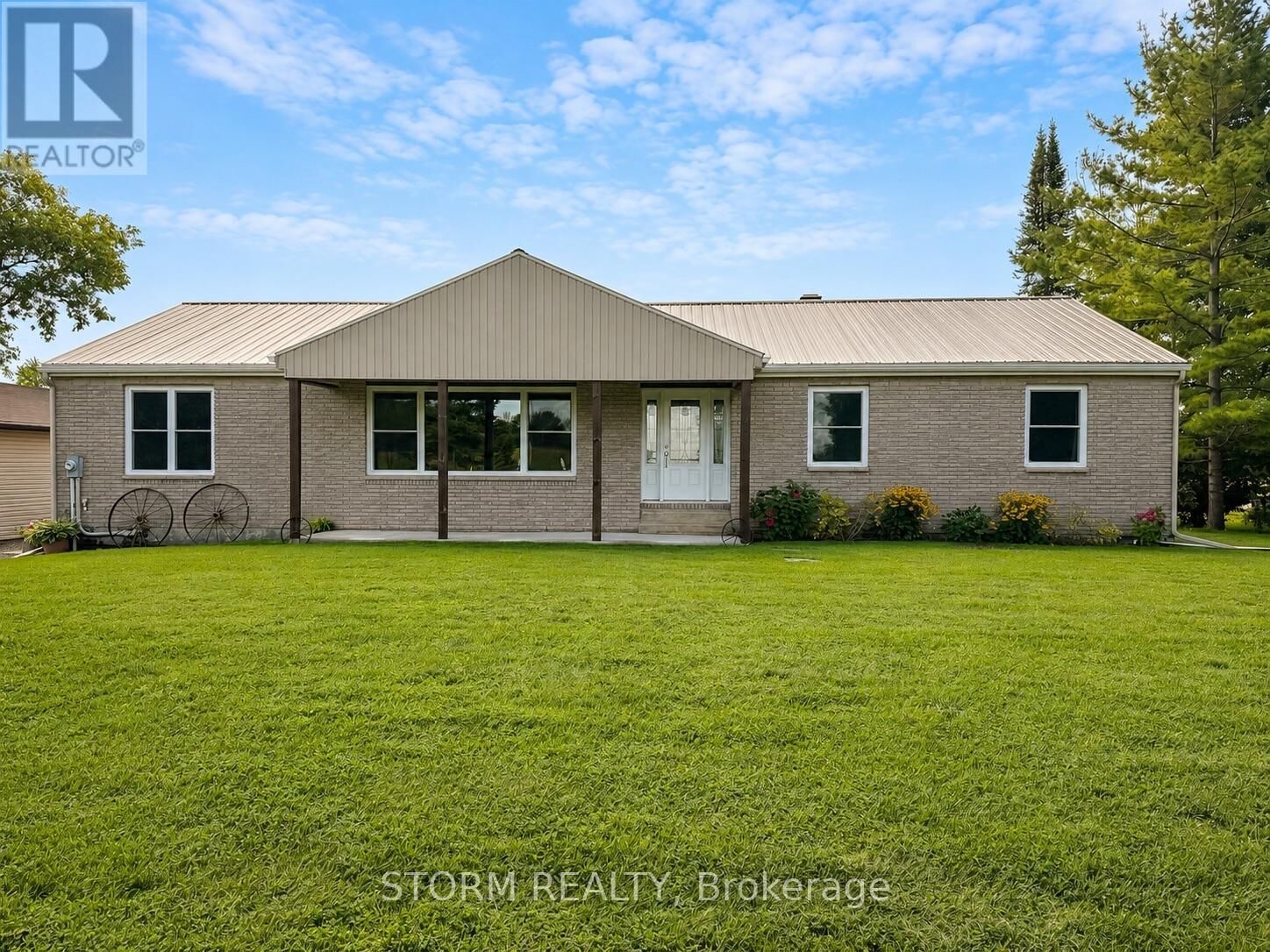 Property Photo: 14402 Dafoe Road ON K0C 1M0