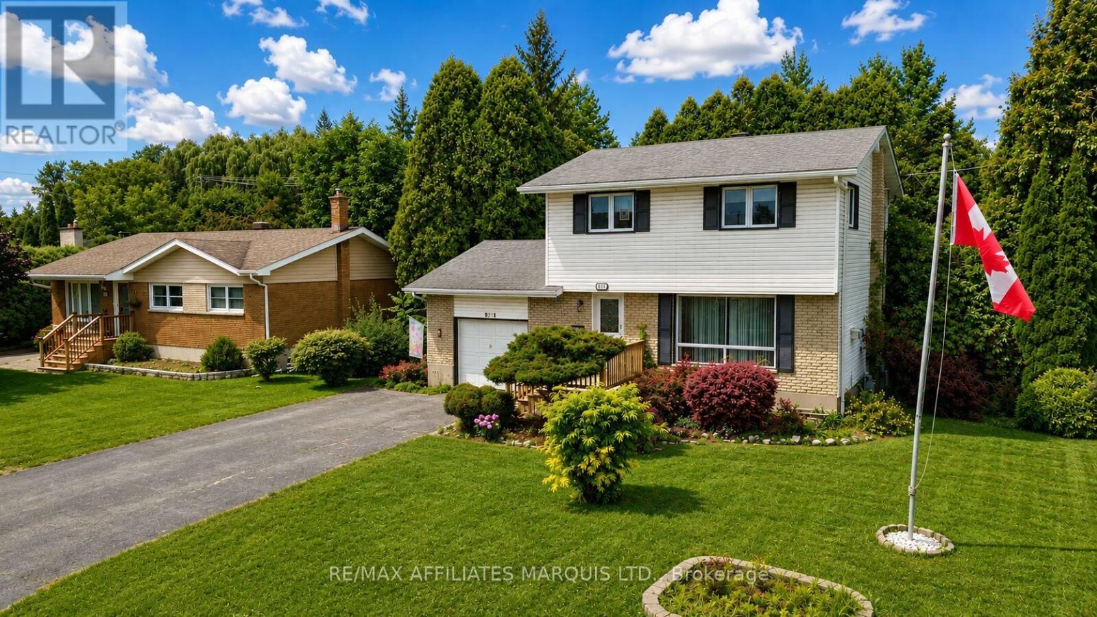 Property Photo:  917 Queen Street  ON K6J 1P3 