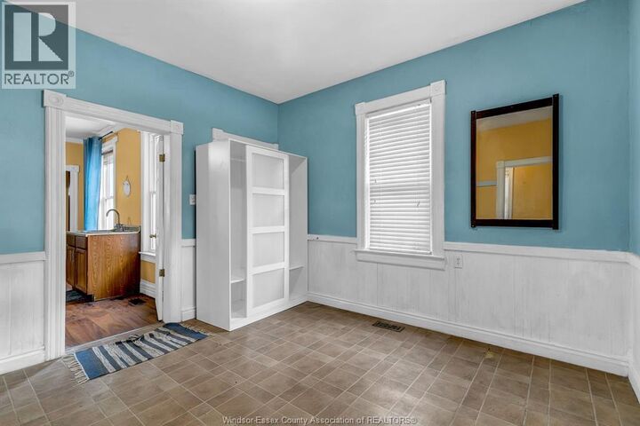Property Photo:  547 Oak  ON N9A 5E7 
